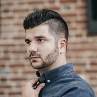 メッシュコームとは？手櫛との違いや使い方、お手入れ方法を解説！