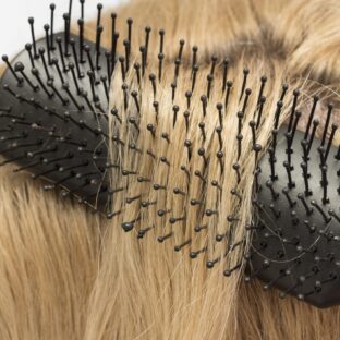 コスプレ用ウィッグの手入れ方法は?洗えない場合の対処法も解説
