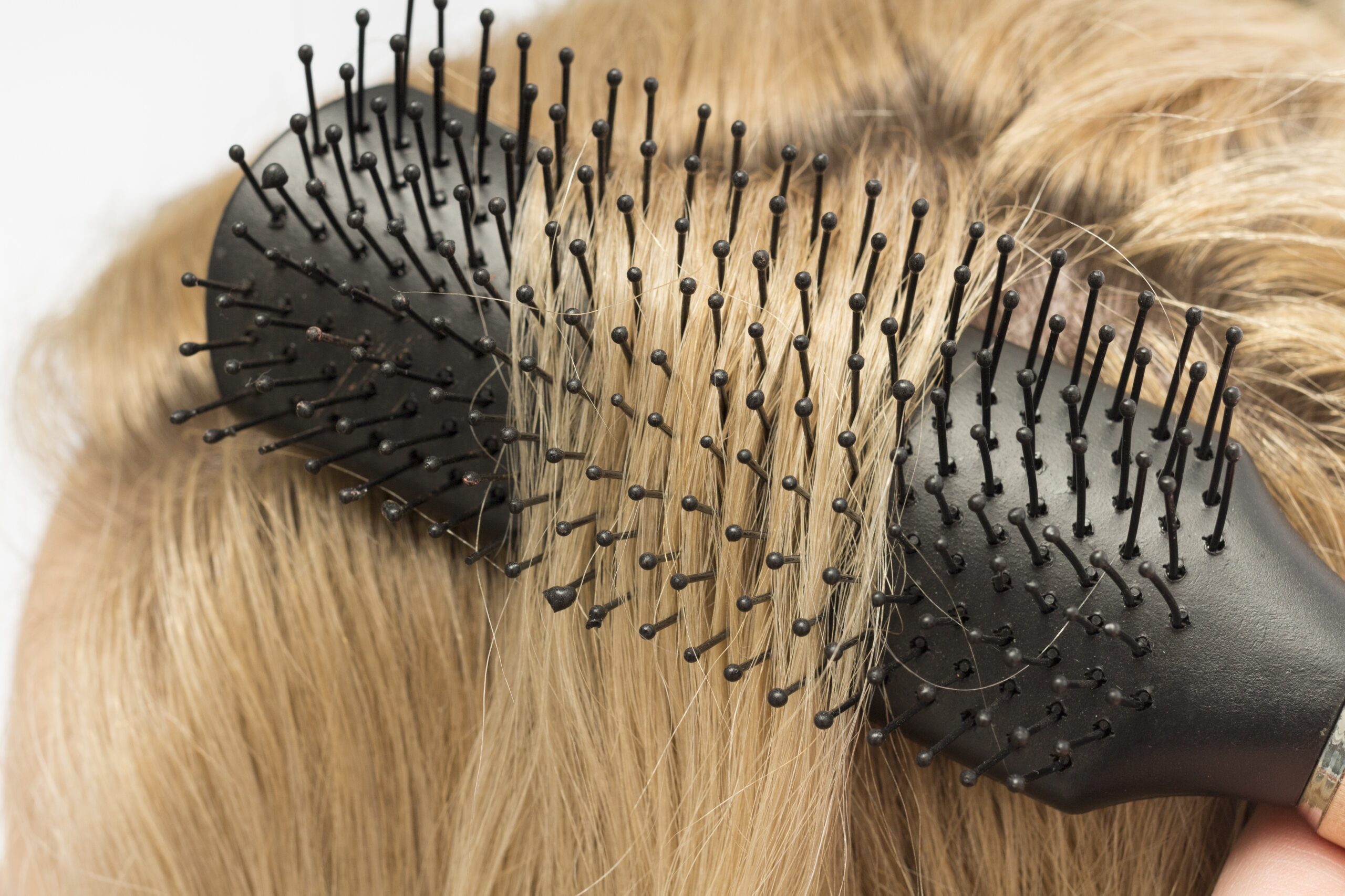 コスプレ用ウィッグの手入れ方法は？洗えない場合の対処法も解説