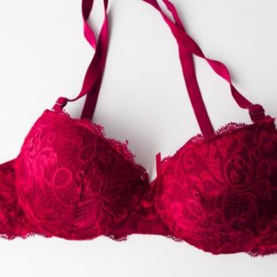 ブラジャーの締め付けが辛い！痛みを解消する対策をご紹介