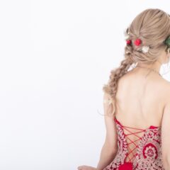 背中開きドレスにおすすめのインナーとは？選び方や注意点も解説